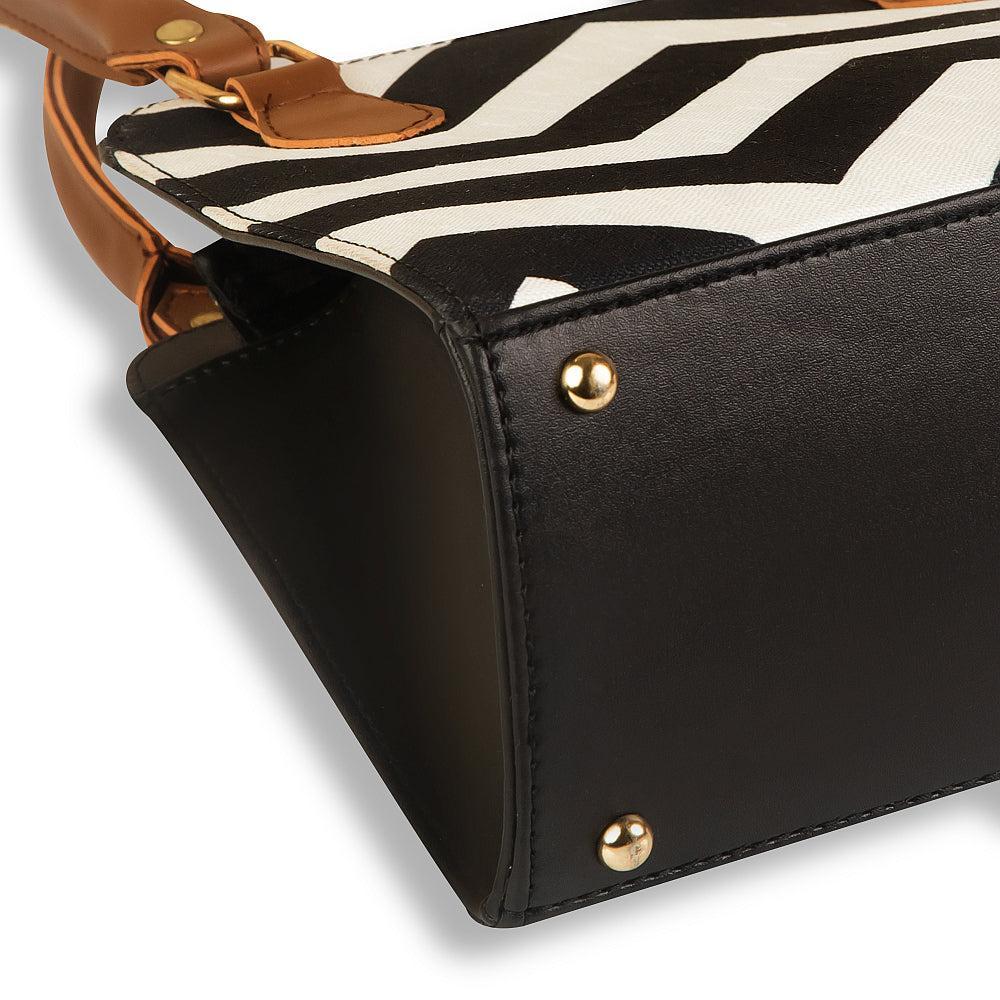 Chic Chevron Handbag – Bold & Stylish